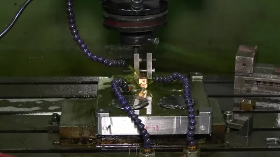 Moldagem por injeção de fábrica de moldes da China para produtos de fibra óptica Molde personalizado de precisão Muti-cavidade para Pei Material Plástico para substituição de metal